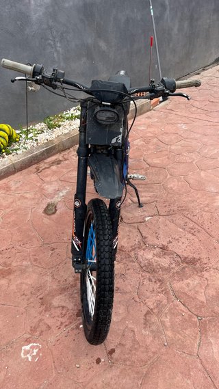 Moto Eléctrica Sur-Ron Off-Road Azul matriculada