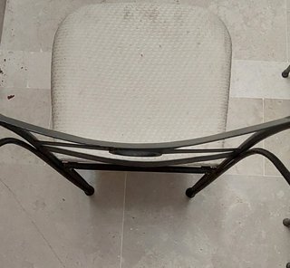 (73)  Silla de forja con asiento tapizado