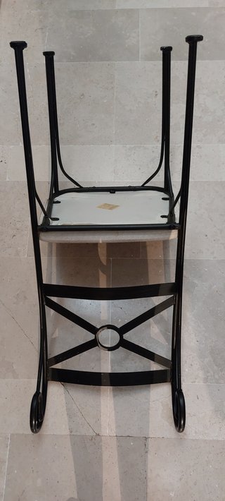 (73)  Silla de forja con asiento tapizado