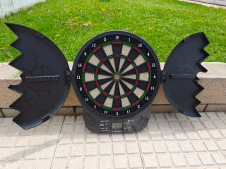 Diana de madera con caja y marcador