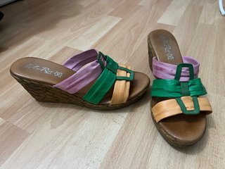 Sandalias cuña Lola Rey multicolor