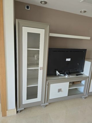 Mueble de salón modular gris y blanco