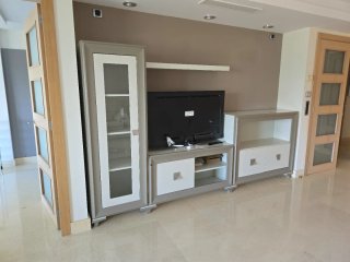 Mueble de salón modular gris y blanco