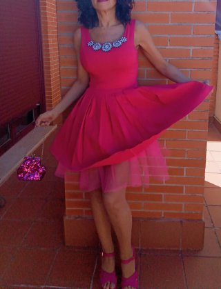 VESTIDO FUCSIA Y PEDRERÍA EVENTOS