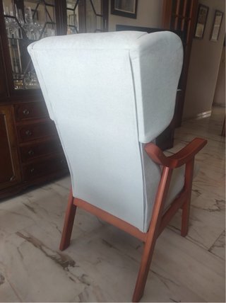 Butaca de tela y madera casi nueva