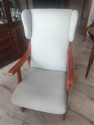 Butaca de tela y madera casi nueva