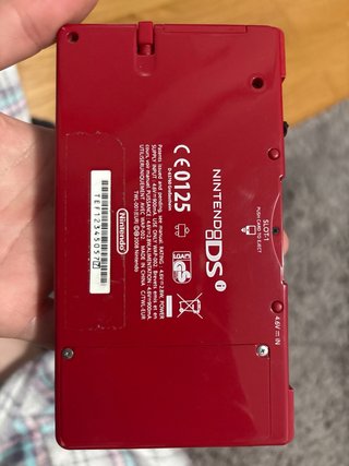 Nintendo DSi Roja con Caja y Juegos