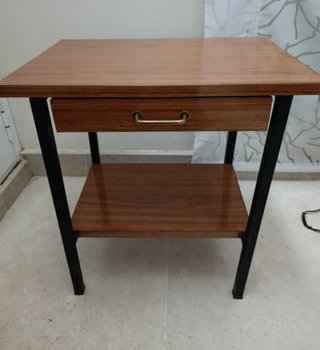 (74) Mesita auxiliar madera y metal