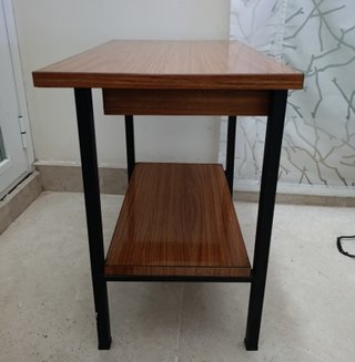 (74) Mesita auxiliar madera y metal