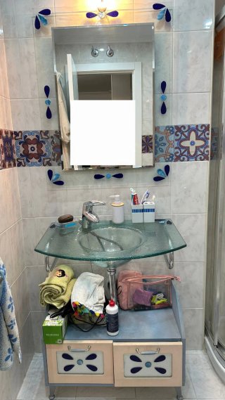 Mueble de baño con espejo y mueble auxiliar diseño