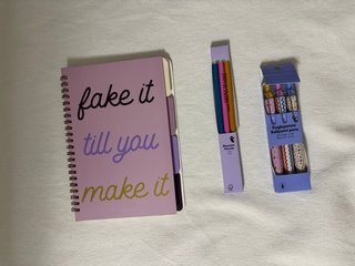 Libreta fake it till you make it y set de bolis