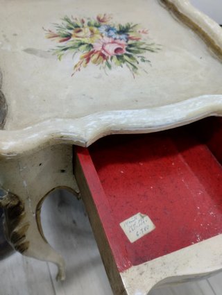 Mesa auxiliar vintage floral madera