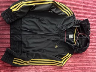 Chandal Adidas Negra y Dorada