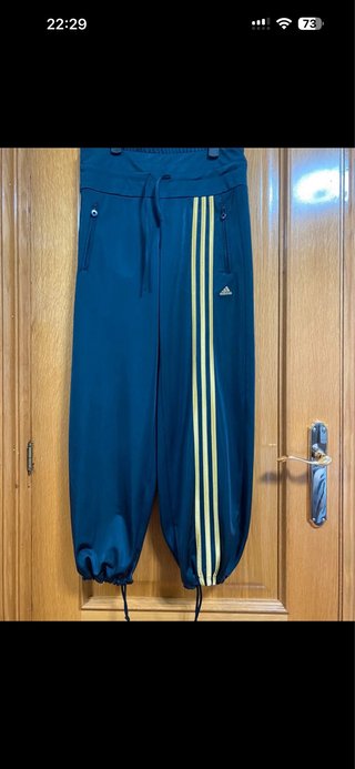 Chandal Adidas Negra y Dorada