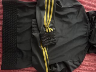 Chandal Adidas Negra y Dorada