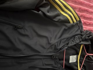 Chandal Adidas Negra y Dorada