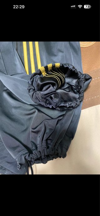 Chandal Adidas Negra y Dorada