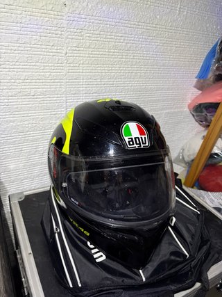 Casco Moto VR46 Negro y Amarillo