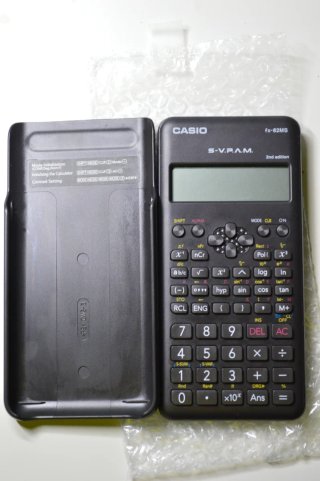 Calculadora Científica Casio fx-82MS
