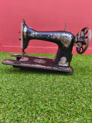 Máquina de coser Singer antigua