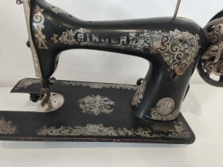 Máquina de coser Singer antigua