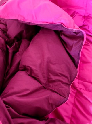 Edredón relleno nórdico plumas bicolor fucsia y mo
