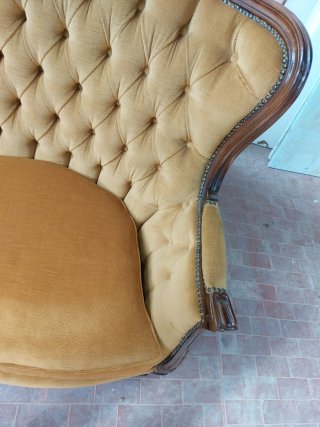 Divano Luigi XV Velluto Ocra Vintage
