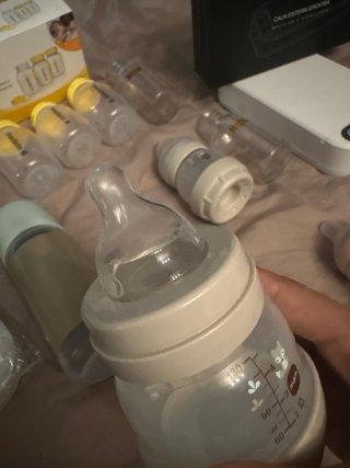 Lote Accesorios Bebé: Biberones y Esterilizador