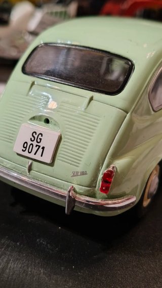 Coche Seat 600 D 1963 escala 1/24