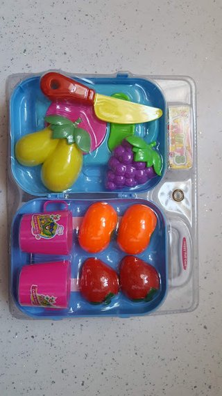 Valigetta giocattolo con frutta e accessori