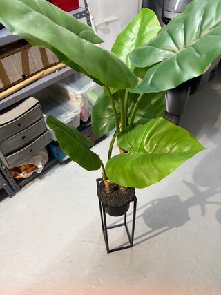 Planta Artificial Grande con Maceta Negra
