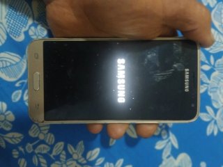 Samsung Galaxy J7 Argento