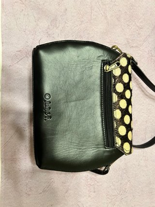 Bolso de lunares  negro y beige  de marca francesa