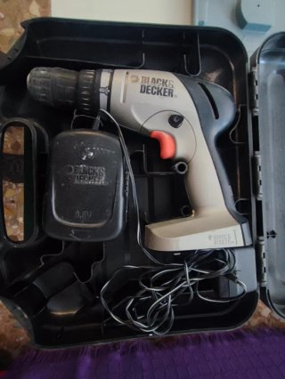 Taladro Black & Decker 9.6V con cargador