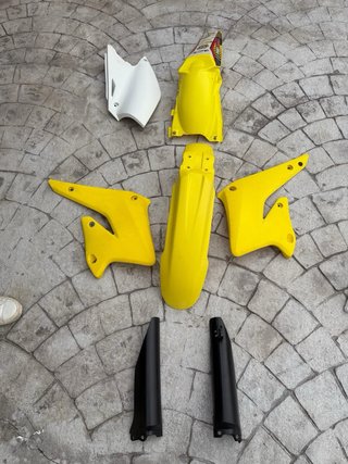 Plásticos Suzuki RMZ Amarillos