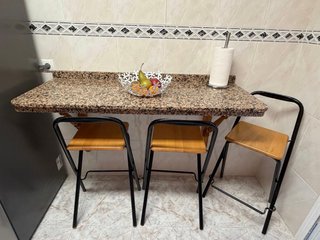 Barra Mármol y Madera con 4 Taburetes