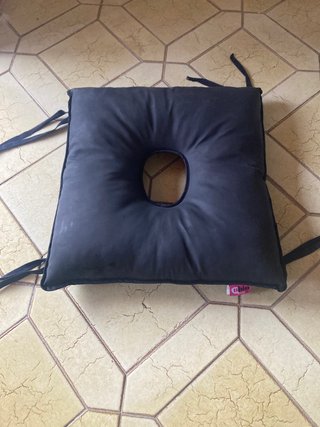 Cojín con hueco para silla