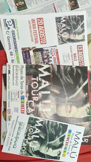 Flyer Malú Benidorm Palace Tour Caos