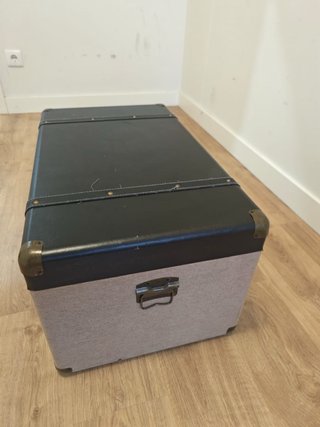 Baúl de almacenaje beige y negro