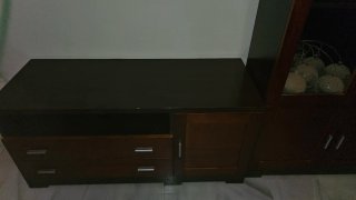 Mueble de salón madera oscura y cerezo