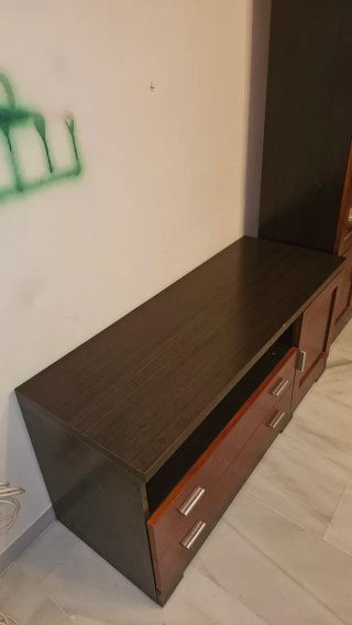 Mueble de salón madera oscura y cerezo
