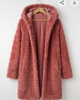 Chaqueta rosa de pelo sintético con capucha