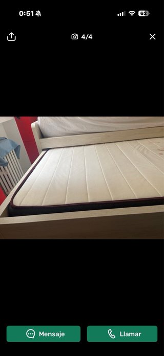 Cama de madera con cajones