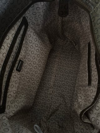 Bolso tote marrón Guess con monograma + monedero