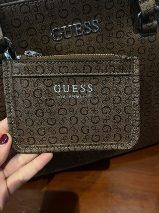 Bolso tote marrón Guess con monograma + monedero