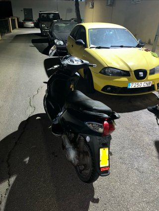 Piaggio Fly Scooter Azul y Negro