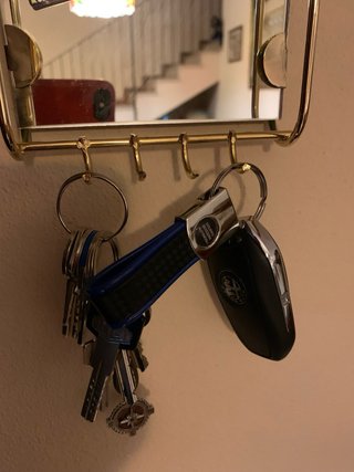 Appendichiavi da parete in ottone con specchio