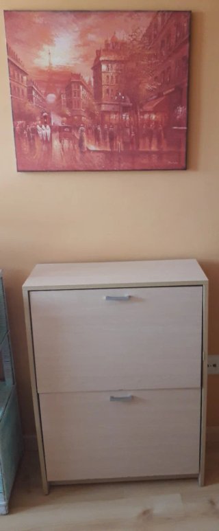 Mueble de salón de madera y cristal