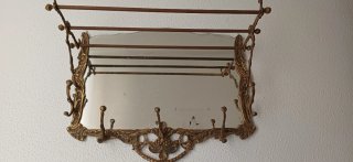 Perchero antiguo de pared con espejo dorado