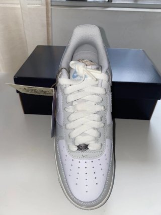 Nike Air Force 1 '07 Gris y Blanco